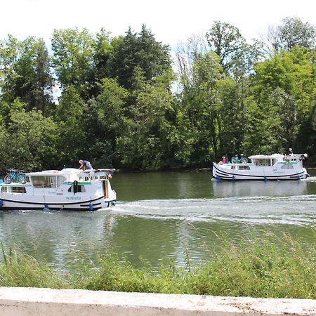 Laroche-Saint-Cydroine Calme Au Bord De L'Eau Bed & Breakfast エクステリア 写真