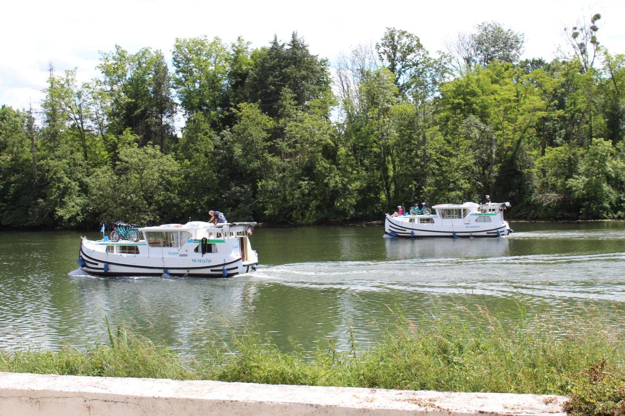 Laroche-Saint-Cydroine Calme Au Bord De L'Eau Bed & Breakfast エクステリア 写真